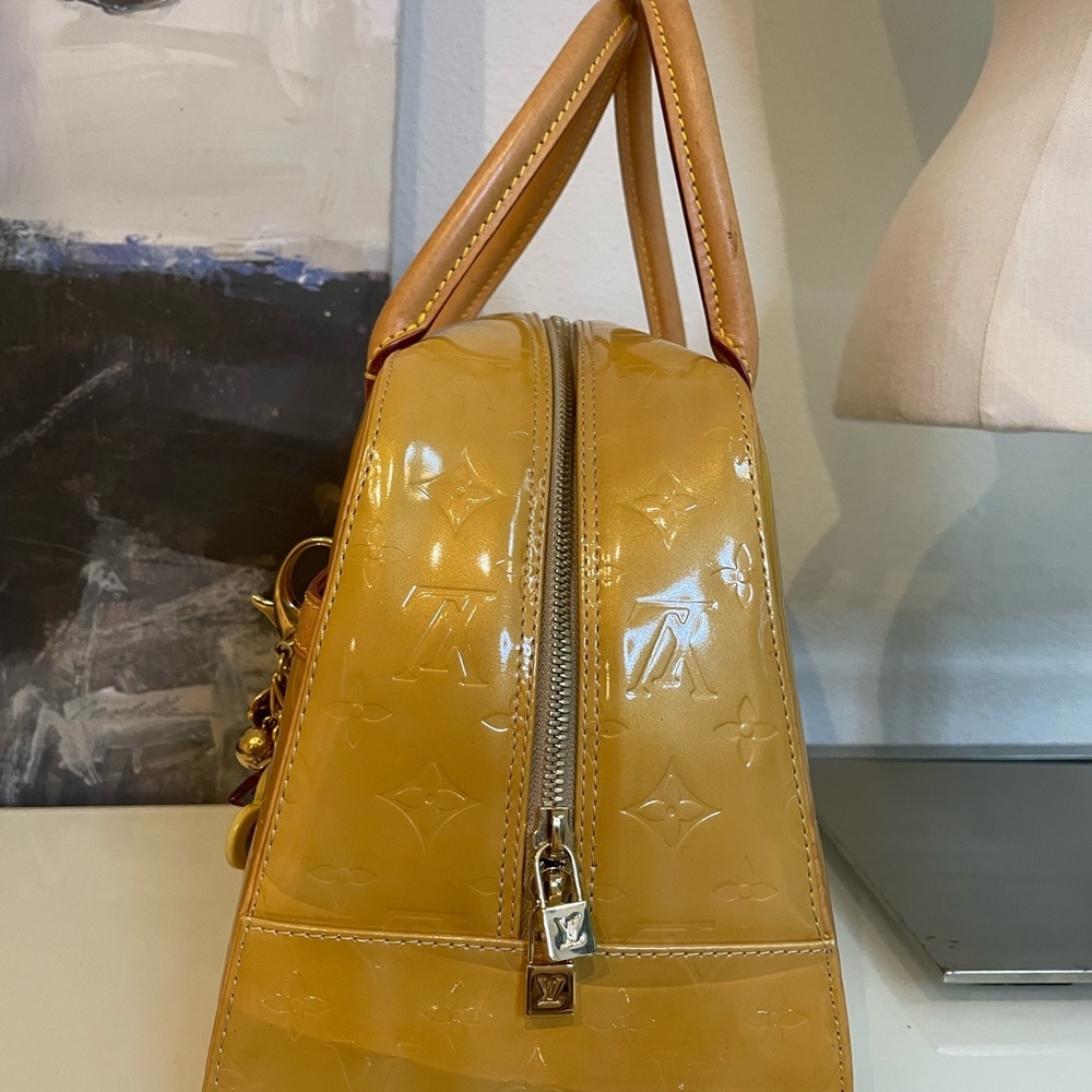 LOUIS VUITTON Monogram Mango Tompkins Square Bag - Picture 4 of 10